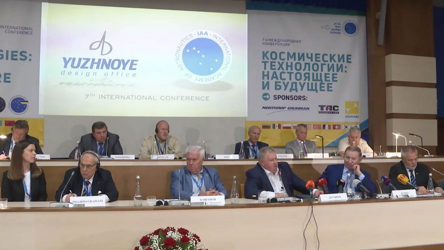 Директор КБ Южное Дегтярев